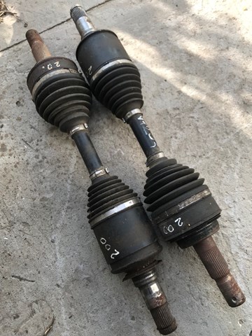 Піввісь (привід) передня 4343060071 TOYOTA