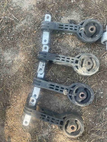 Подушка (опора) двигуна, права верхня 50880SNAA82 HONDA