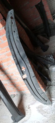 Накладка верхня передньої панелі/супорту радіатора 5329260030 TOYOTA