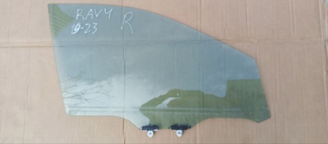 Скло пасажирських дверей 681010R060 TOYOTA