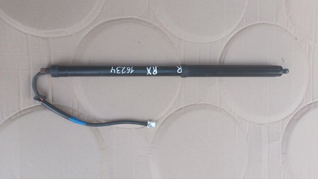 Амортизатор для багажника газовий 6891048070 TOYOTA
