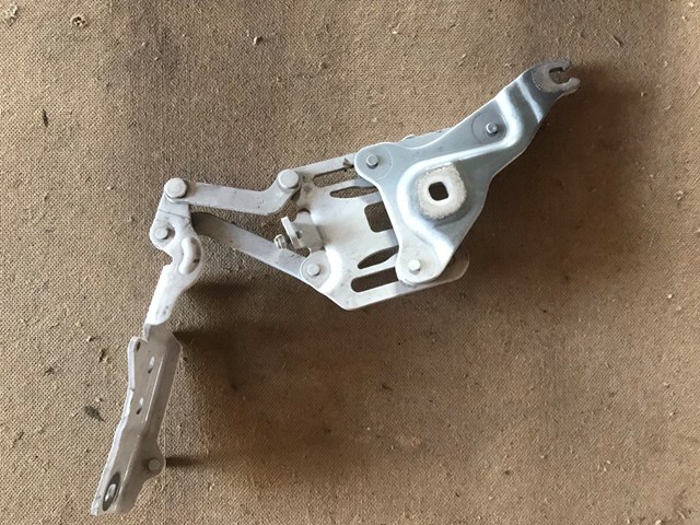 Шарнір капота правий 7148348 BMW