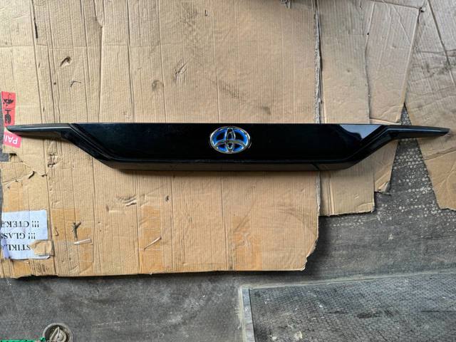 Накладка кришки багажника 7680142240 TOYOTA