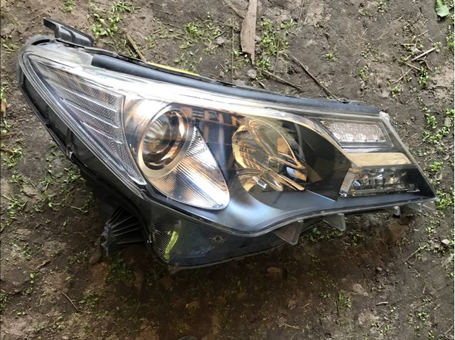 Основна фара - вставка 8113042542 TOYOTA