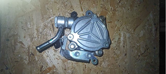 Насос вакуумний PE0718G00B MAZDA