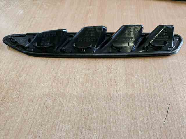 Накладка переднього правого крила 51138064806 BMW
