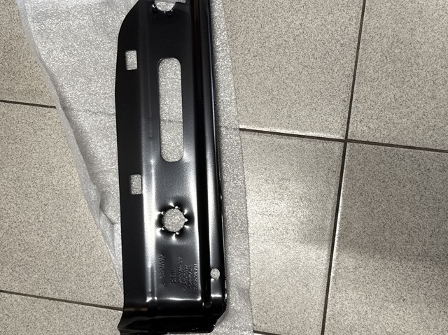 Кронштейн радіатора нижній 51647443622 BMW