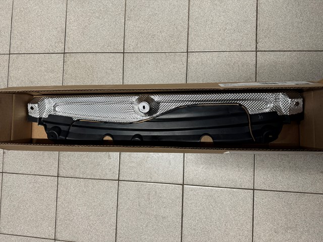 Деталі підлоги (основа кузова або підлоги) 51758093896 BMW
