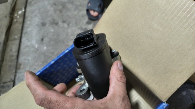 Супорт гальмівний задній правий 36001377 VOLVO