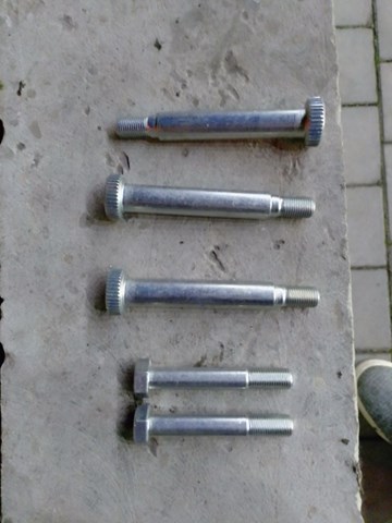 Болт переднього важеля, нижнього MB176290 MITSUBISHI