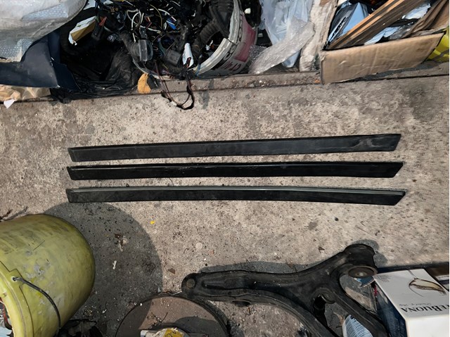 Накладка задніх дверей 51138159297 BMW