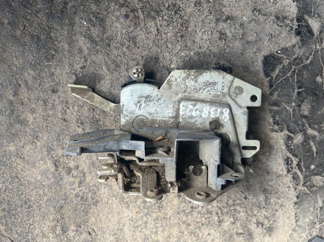 Замок водійських дверей 51218104781 BMW