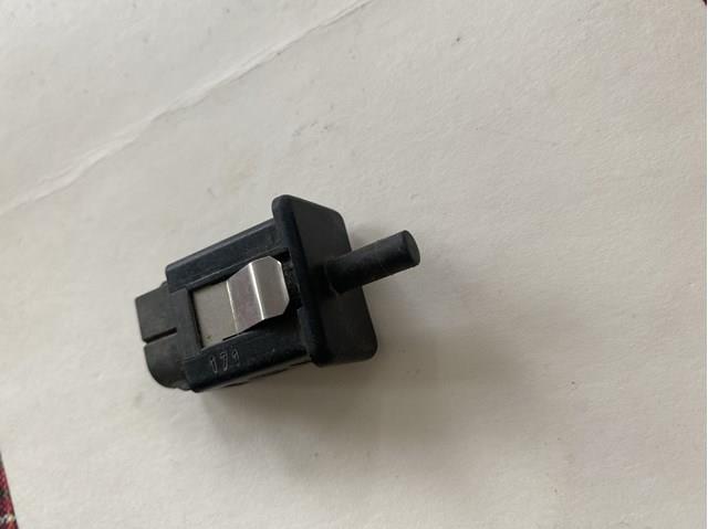 Перемикач керування люком 61311388277 BMW