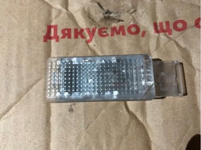 Плафон підсвічення бардачка 6L0947565 VAG