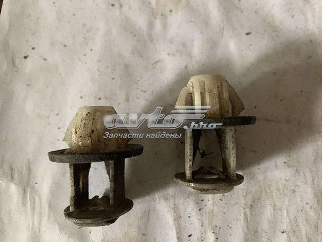 Пістон (кліп) кріплення накладок порогів A0009917298 MERCEDES