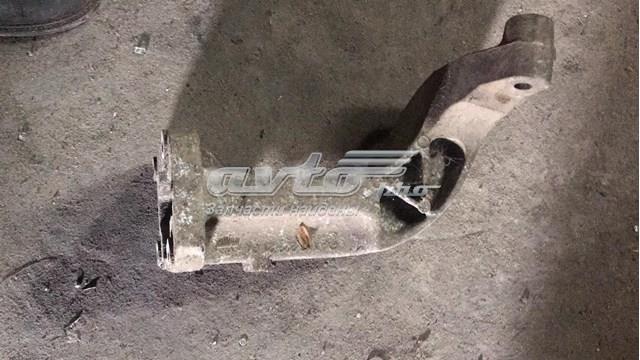 Кронштейн подушки (опори) двигуна, правої A1132232104 MERCEDES