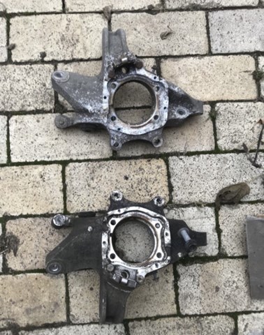 Цапфа поворотного кулака A2213502208 MERCEDES