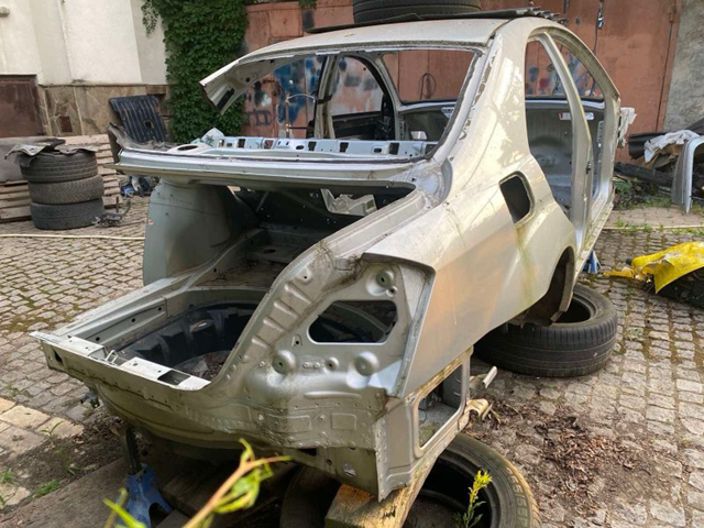 Крило праве заднє A2216300021 MERCEDES