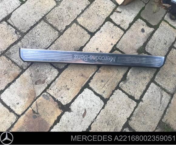 Накладка дверного порога внутрішня, передні праві A22168002359051 MERCEDES