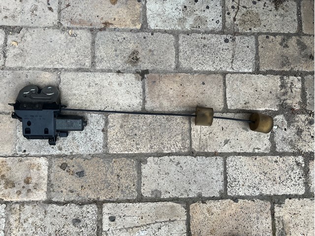 Замок і ручка дверей задка A2217500085 MERCEDES