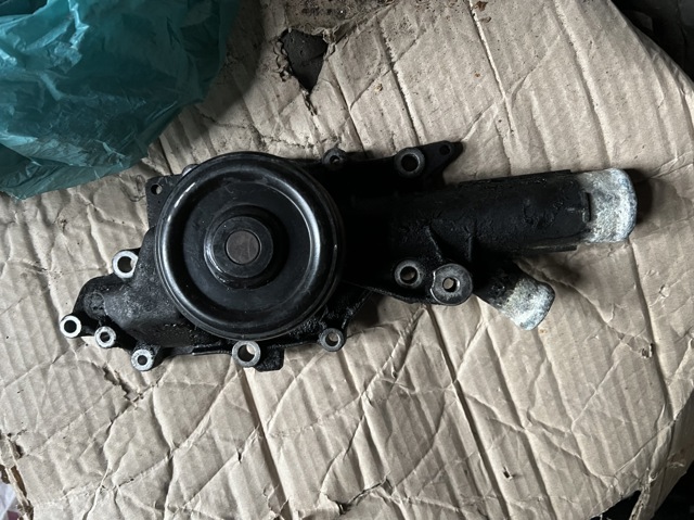 Водяний насос A6462000301 MERCEDES