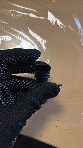 Датчик положення розподільного валу 04C907601 VAG