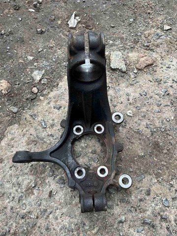 Цапфа поворотна ліва 400154CE0A NISSAN