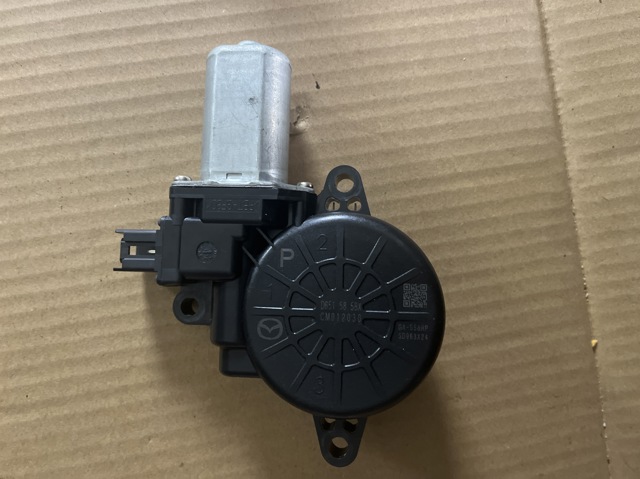 Двигун склопідіймача двері передньої, правої D6515858X MAZDA