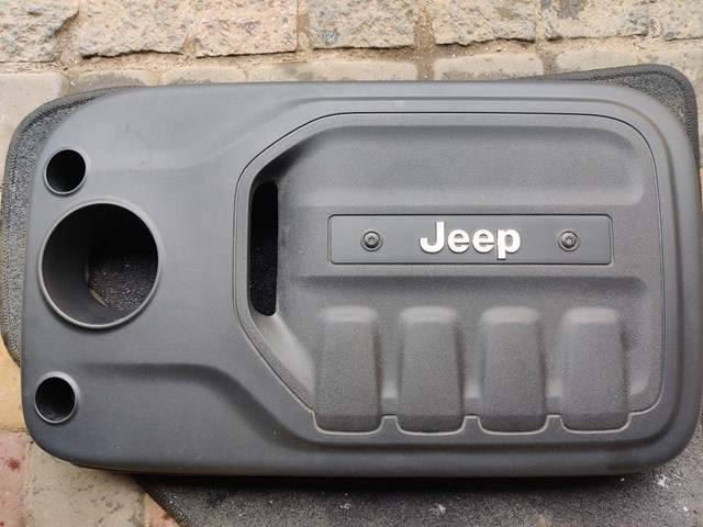 Кришка двигуна декоративна 4861992AB CHRYSLER