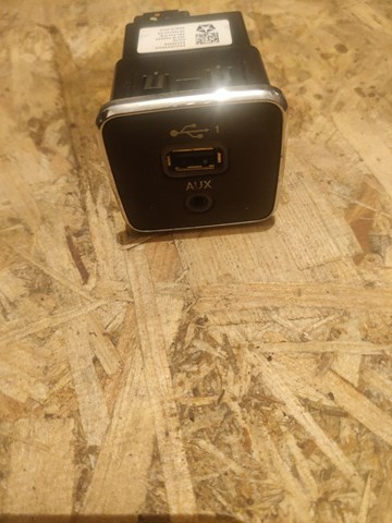 USB-розгалужувач 5XG28DX9AD CHRYSLER