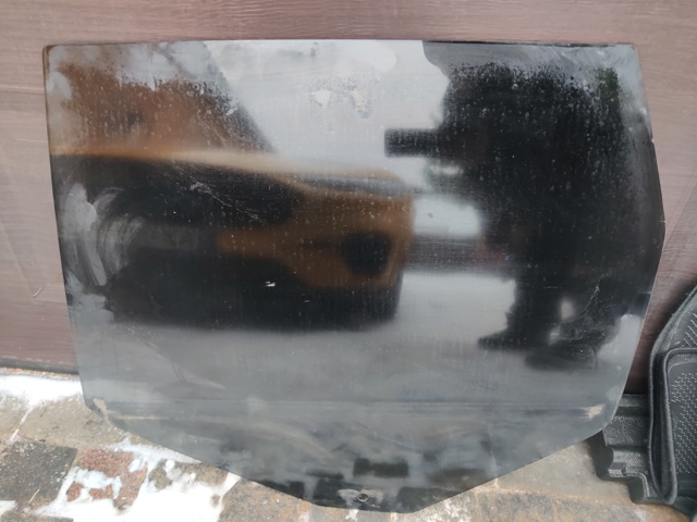 Скло задньої двері лівої 68086589AA CHRYSLER