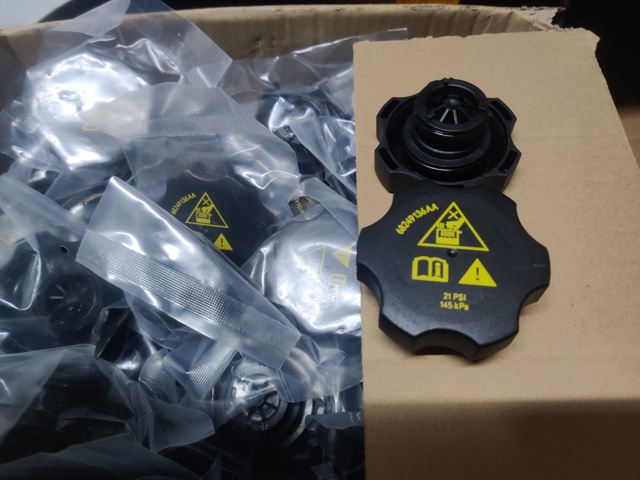 Пробка розширювального бачка 68249136AA MARKET (OEM)
