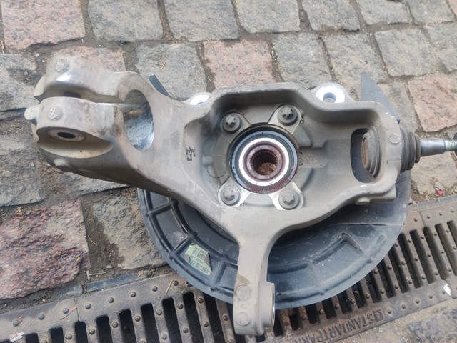 Кулак поворотний передній лівий 68305297AC CHRYSLER