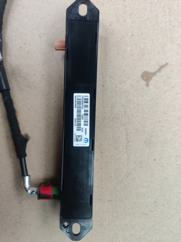 Антена GPS 68306857AA CHRYSLER