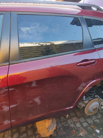 Двері задні Jeep Cherokee