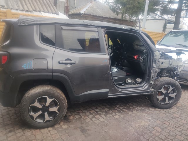 Скло кузова/багажного відсіку, праве 68438137AA CHRYSLER
