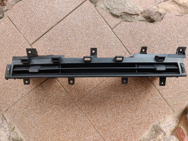 Решітка повітропровода права LJ8Z19893AG FORD