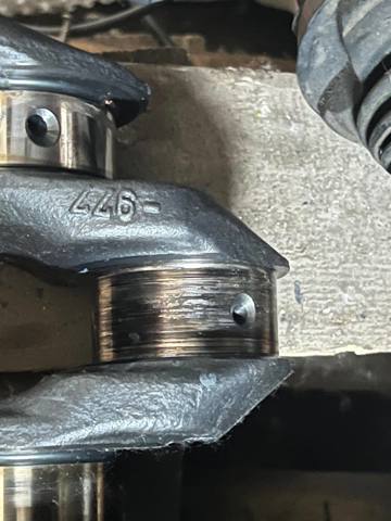 Колінвал двигуна 11218515071 BMW