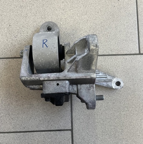 Права подушка мотора 218A0GI000 HYUNDAI