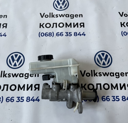 Бачок головного гальмівного циліндру Audi Q3