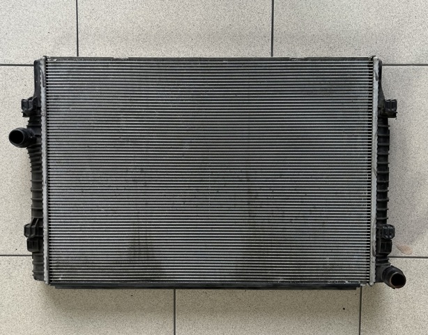 Радіатор Audi Q3