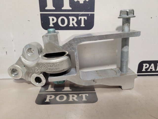 Кронштейн подушки (опори) двигуна, задньої 113326RC0A NISSAN