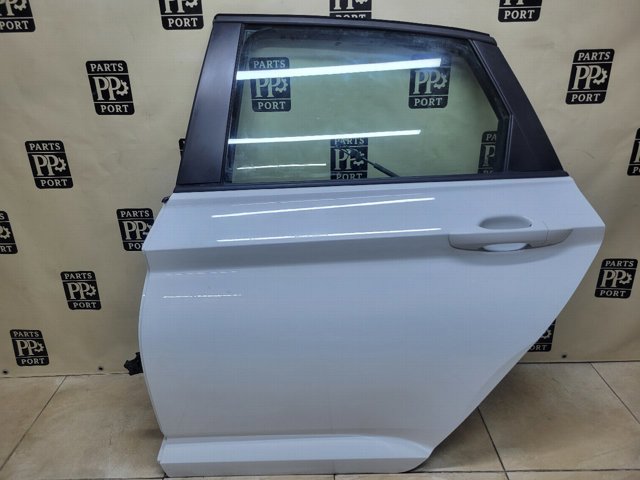 Двері пасажирськи задні ліві 17A833055B VAG