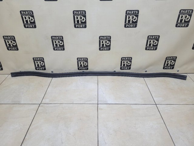 Ущільнювач капота 3CM823723 VAG