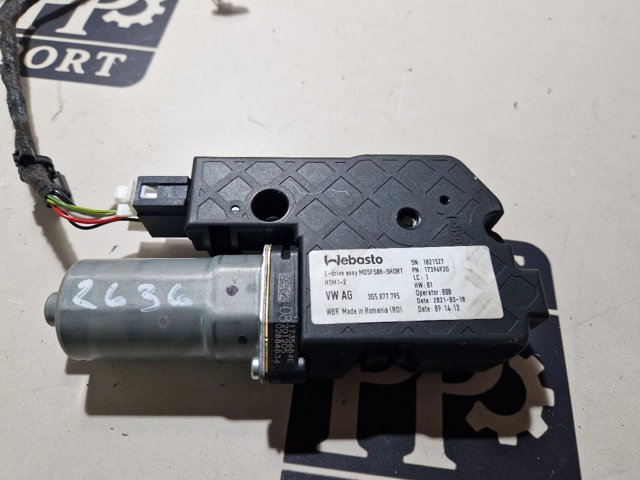 Мотор приводу люка 3G5877795 VAG