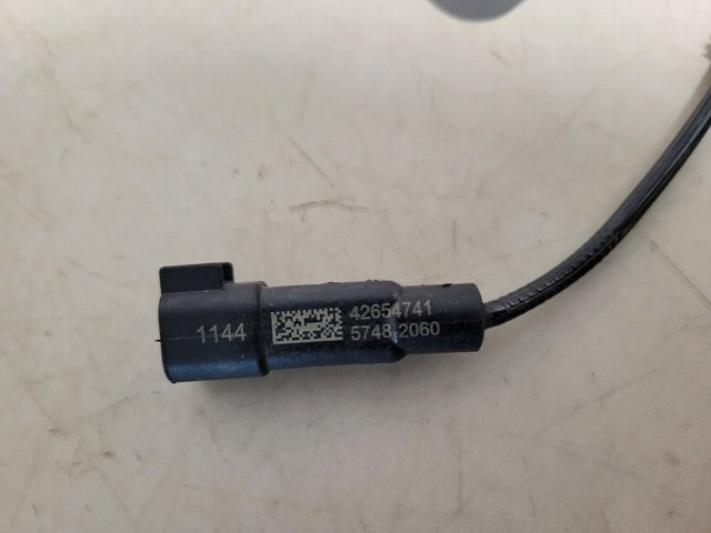 Датчик АБС (ABS) задній 42654741 GM