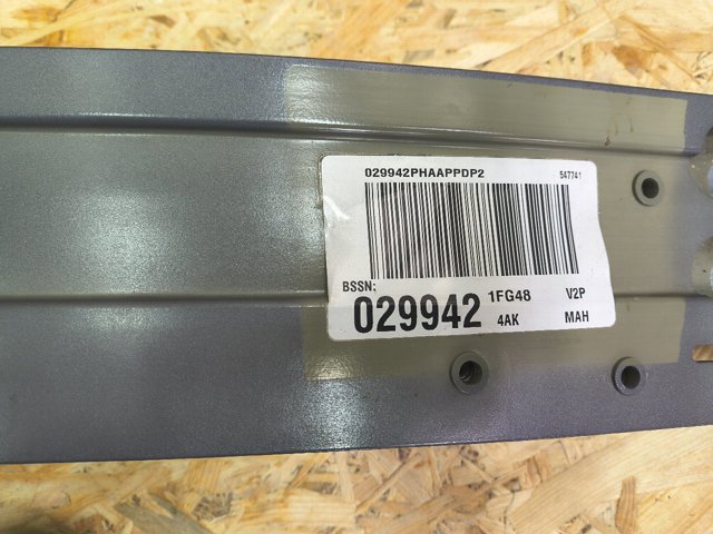 Буфер бампера переднього 42775003 GM