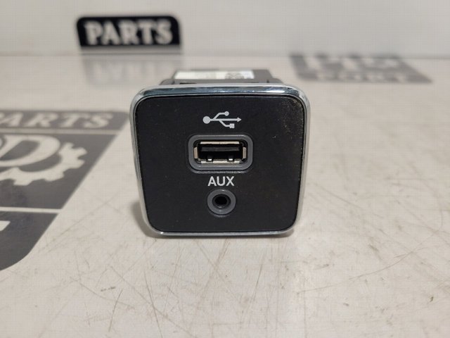 USB-розгалужувач 5XG28DX9AC CHRYSLER
