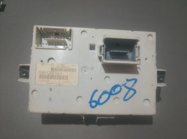 Корпус запобіжників 68412070AA CHRYSLER