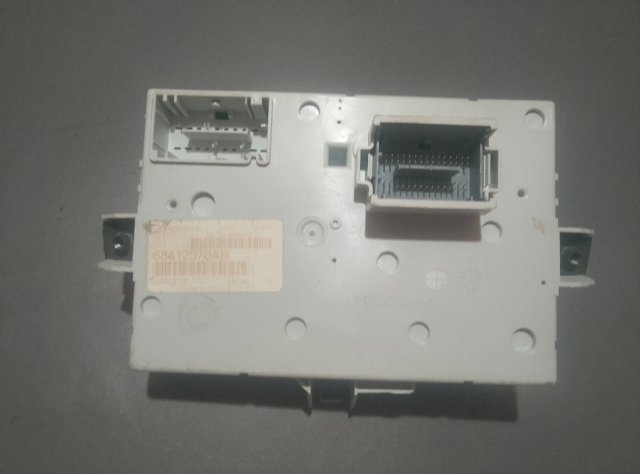 Коробка запобіжників 68412070AB CHRYSLER